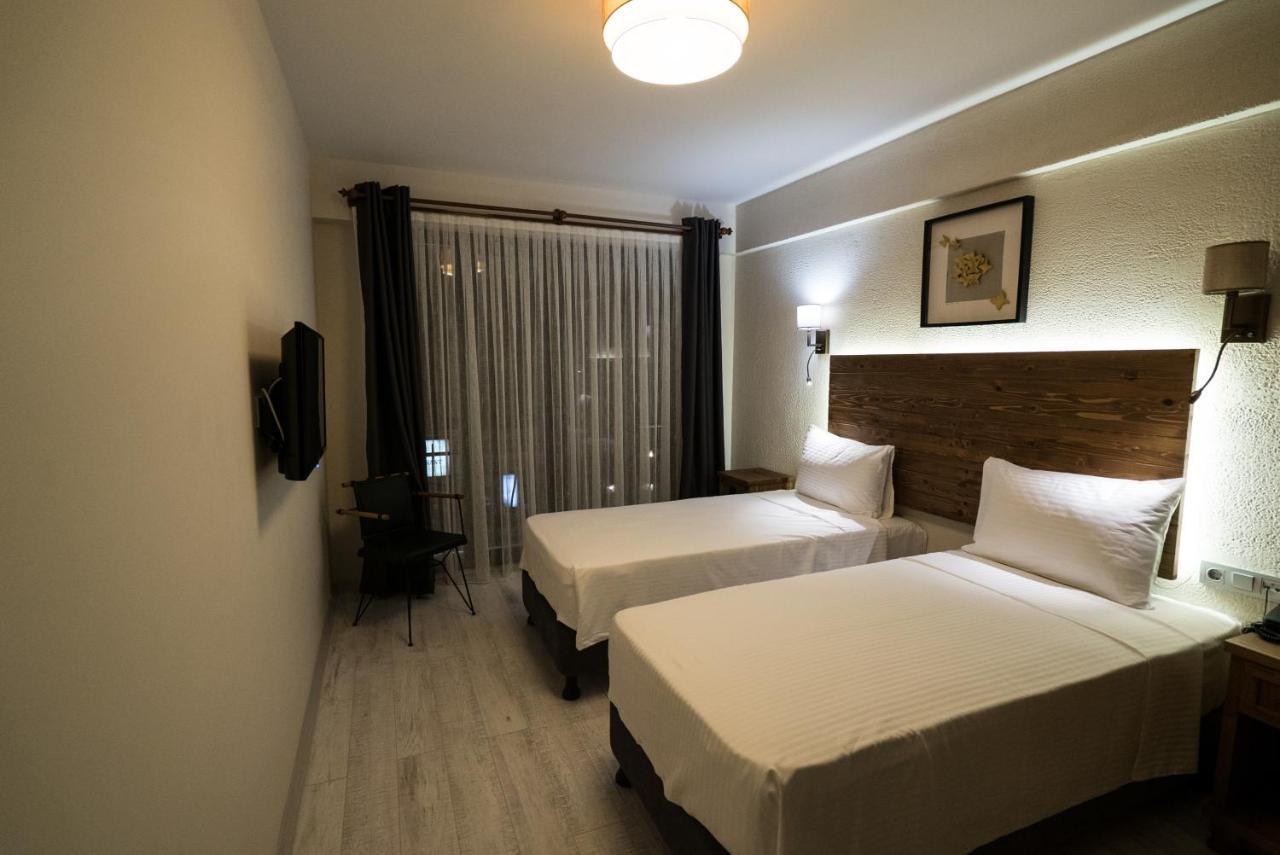 8 Rooms Hotel Gallipolli Exteriör bild