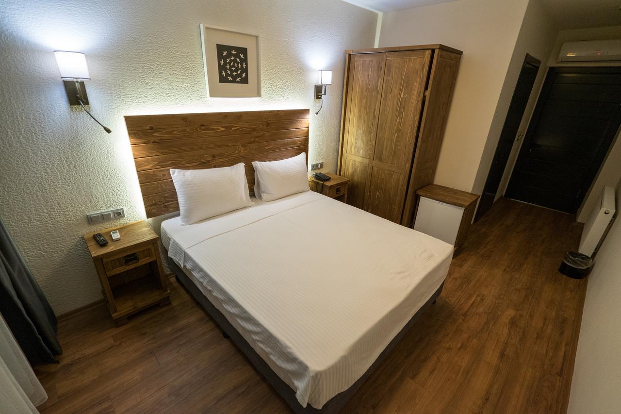8 Rooms Hotel Gallipolli Exteriör bild