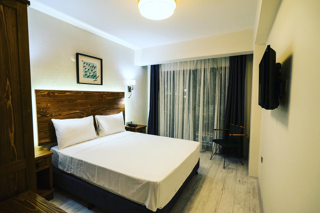 8 Rooms Hotel Gallipolli Exteriör bild