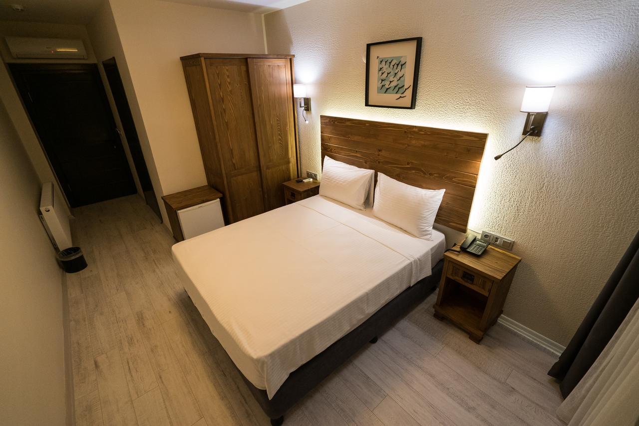8 Rooms Hotel Gallipolli Exteriör bild