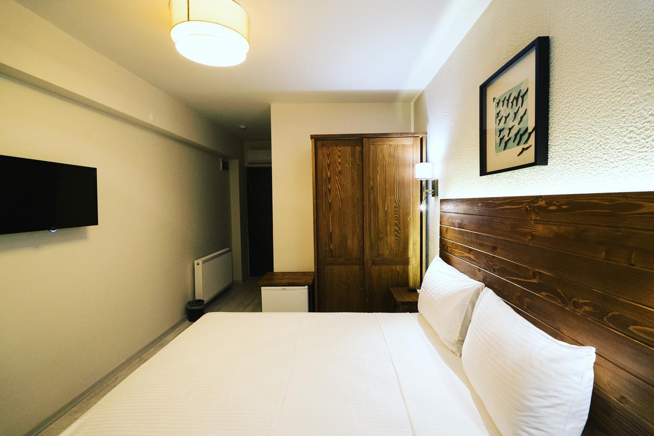 8 Rooms Hotel Gallipolli Exteriör bild